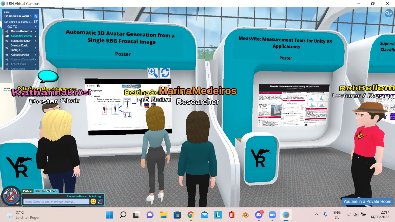 Screenshot der virtuellen Welt Virbela: zwei Poster-Stände auf der Konferenz mit interessierten Besucherinnen und Besucher. 
