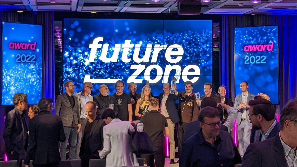 Ein Gruppenfoto mit allen Gewinner:innen des Futurezone Awards 2022