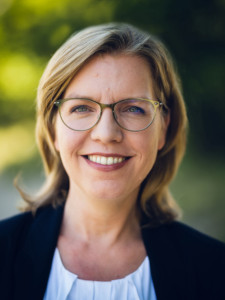 Portrait of federal minister Leonore Gewessler