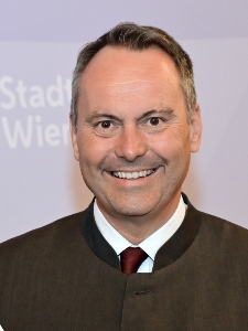 Portrait photo of Andreas Januskovecz