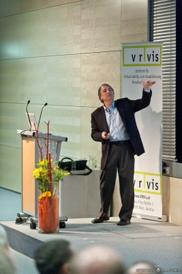 Eine der hochkarätigen Keynotes beim Symposium VCT 2011: der Vortragende spricht vor dem Publikum.