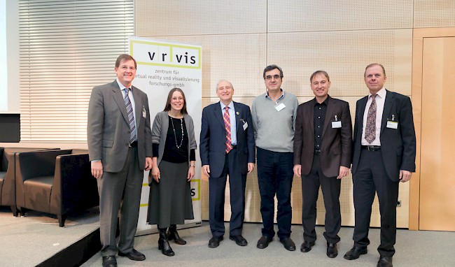 Gruppenfoto der Vortragenden und der VRVis Geschäftsführung beim Symposium VCT 2013.