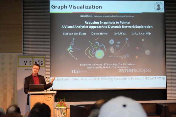 Helwig Hauser hält seine Keynote bei den Visual Computing Trends 2017.