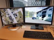 Bild von zwei Computerbildschirmen auf die VR Aktionen übertragen werden.